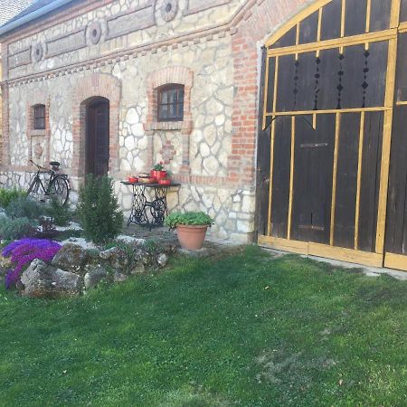 فندق Levendula Porta Es Pajtaszinhaz أورفو المظهر الخارجي الصورة